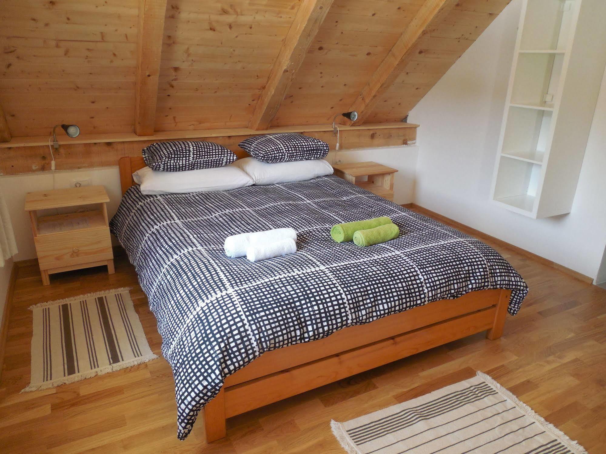 Guesthouse Bor Plitvice Lakes พลิตวิชกา เยเซรา ภายนอก รูปภาพ