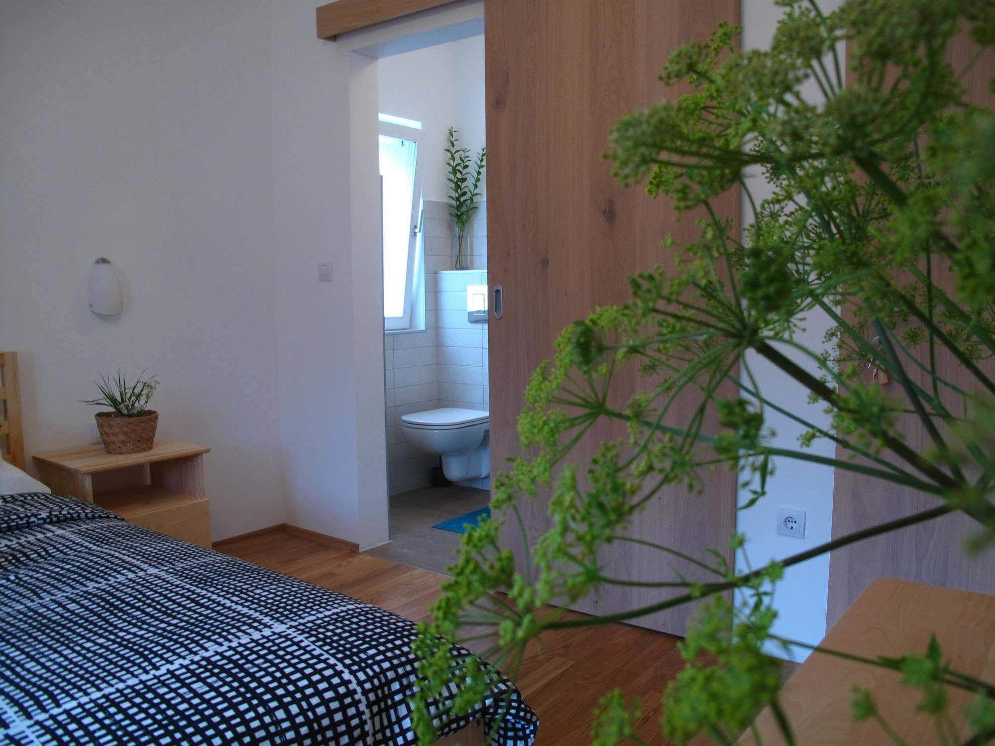 Guesthouse Bor Plitvice Lakes พลิตวิชกา เยเซรา ภายนอก รูปภาพ