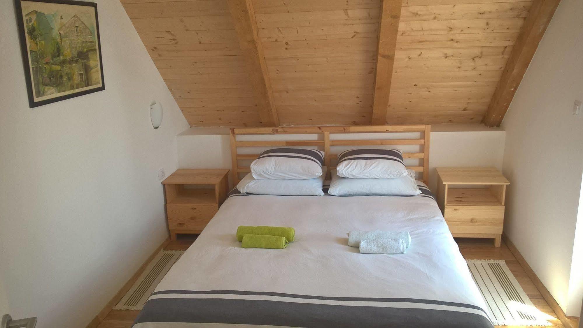 Guesthouse Bor Plitvice Lakes พลิตวิชกา เยเซรา ภายนอก รูปภาพ